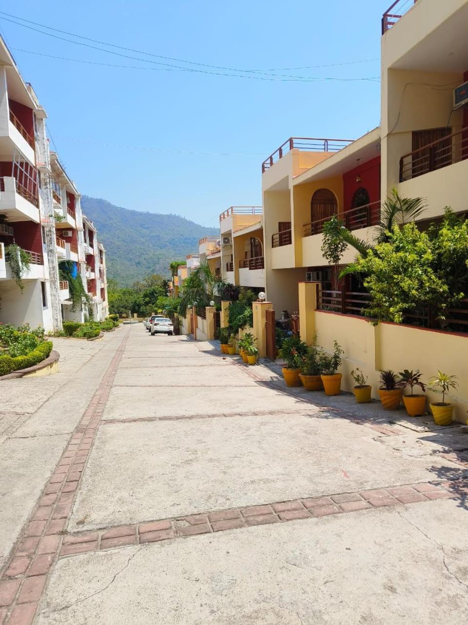 Ayurveda Bhavan Rishikesh Bagian luar foto