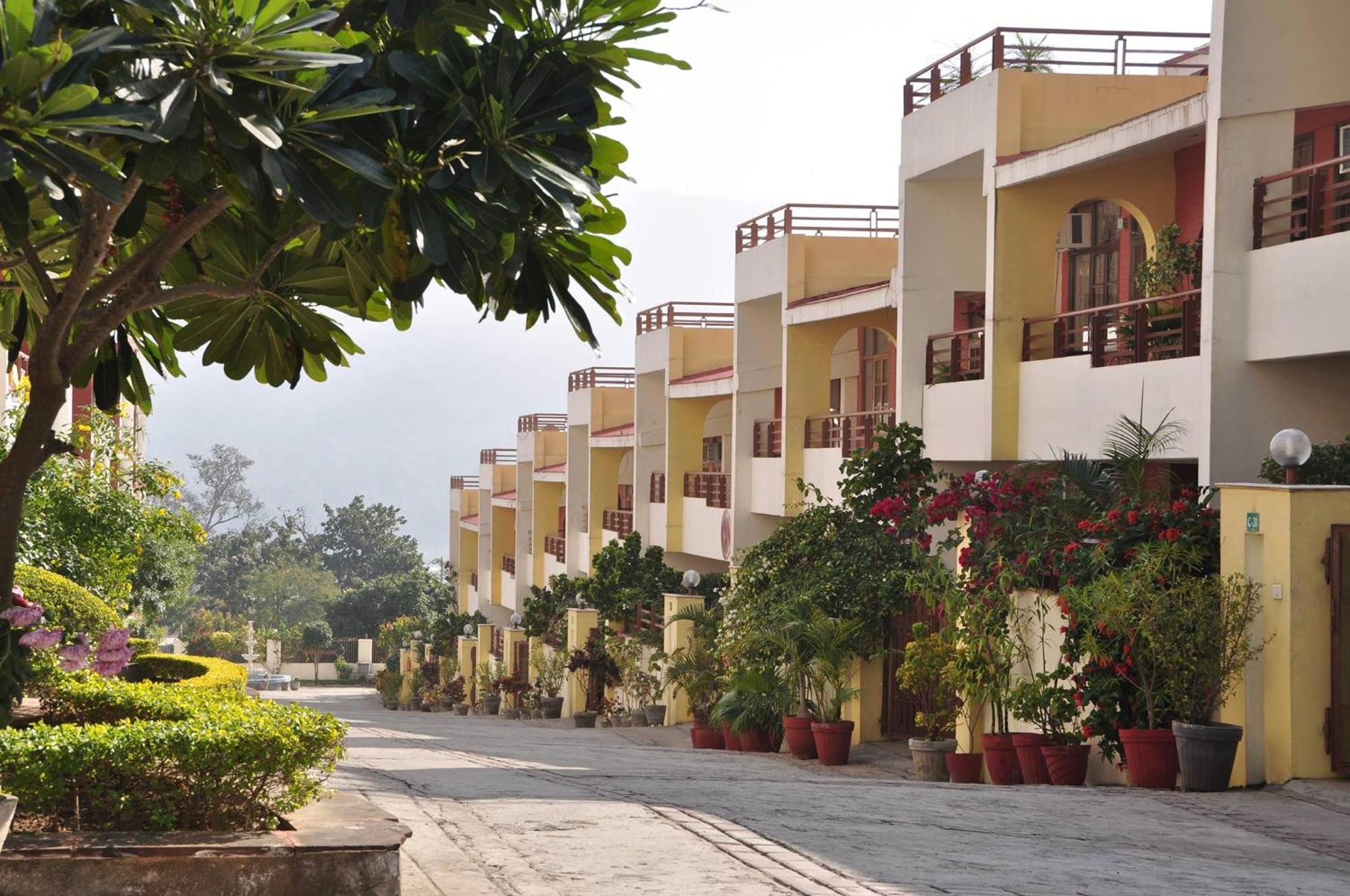 Ayurveda Bhavan Rishikesh Bagian luar foto